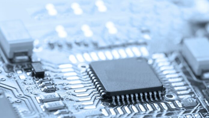 Le azioni NVIDIA salgono grazie alla produzione di chip per l'intelligenza artificiale